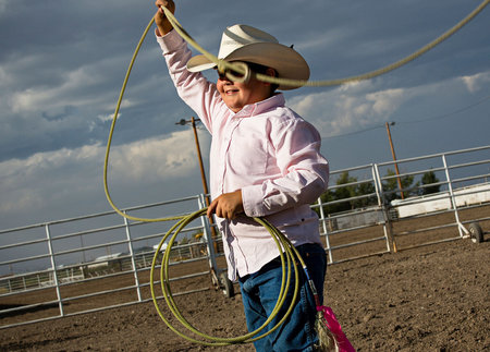 Try Vaile warms up for the dummy roping competition.